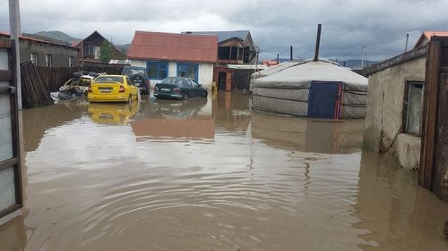 Усархаг ширүүн борооны улмаас гэр үерт урсчээ